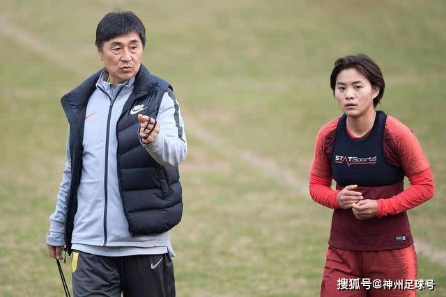 外卖员和美籍教师快速闪婚，因文化差异面临离婚